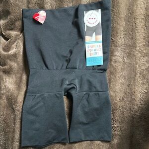 NWT ASSETS by Spanx Shaping High Waisted Short Black Sz Largr
